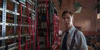 Cena do filme "O Jogo da Imita&ccedil;&atilde;o", sobre o cientista Alan Turing, pioneiro da computa&ccedil;&atilde;o.  Foto: The Weinstein Company/Reprodu&ccedil;&atilde;o / Guia do Estudante