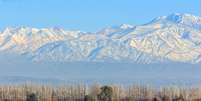 Vinhas da Catena Zapata são emolduradas pelas montanhas de Mendoza.  Foto: Catena Zapata/Facebook/Reprodução / Viagem e Turismo