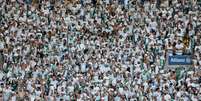 Torcida do Palmeiras cantou músicas criticando a atual diretoria do clube. (Photo by Ricardo Moreira/Getty Images)  Foto: Esporte News Mundo