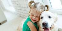 Pets estimulam o desenvolvimento de habilidades nas crianças  Foto: Nina Buday | Shutterstock / Portal EdiCase
