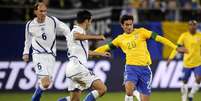 Ganso jogando com a camisa da Seleção Brasileira –  Foto: Fabrice Coffrini/AFP via Getty Images / Jogada10