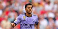 Rodrygo ap&oacute;s marcar gol em partida contra o Sevilla &ndash; Fran Santiago/Getty Images  Foto: Jogada10