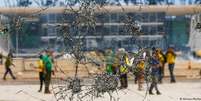 Em 8 de janeiro de 2023, manifestantes golpistas invadiram as sedes dos três Poderes em Brasília  Foto: DW / Deutsche Welle