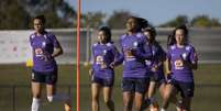 Jogadoras da Seleção Brasileira durante treino –  Foto: Thais Magalhães/CBF / Jogada10