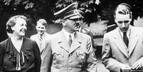 Winifred Wagner e o filho Wieland lado a lado com Adolf Hitler em Bayreuth (24/07/1938)  Foto: DW / Deutsche Welle