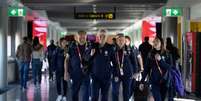 Jogadoras do Brasil desembarcaram em Adelaide. E foram fazer o treino de reconhecimento do Estádio Hindsmarch –  Foto: Divulgação CBF / Jogada10