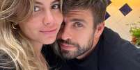 Piqué e a namorada, Clara Chia, com quem foi acusado de trair Shakira; Ex-jogador nega traição  Foto: instagram/@3gerardpique