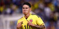 James Rodríguez comemorando gol na seleção colombiana   Foto: ANDRES KUDACKI/AFP via Getty Images / Esporte News Mundo