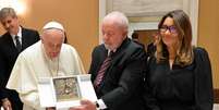 Papa Francisco recebe Lula e Janja durante visita ao Vaticano em junho.  Foto: REUTERS