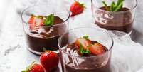 Creme de chocolate com morangos  Foto: Antonina Vlasova | Shutterstock / Portal EdiCase