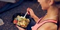A alimentação é essencial para ter sucesso nos treinos -  Foto: Shutterstock / Alto Astral