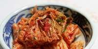 Kimchi, o alimento fermentado de sabor e aroma marcantes comum na culinária coreana.  Foto: Estadão / Estadão