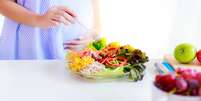 Desenvolvimento do feto: alimentação da gestante impede obesidade infantil -  Foto: Shutterstock / Saúde em Dia