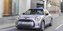 Mini d&aacute; desconto de R$ 26 mil para seu el&eacute;trico Cooper S E - Sport.  Foto: Grupo BMW / Guia do Carro