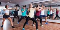 A zumba queima até 500 calorias em uma hora de aula -  Foto: Shutterstock / Alto Astral