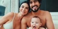 Thaila Ayala e Renato Góes com o filho do casal, Francisco (Reprodução/Instagram)  Foto: Márcia Piovesan