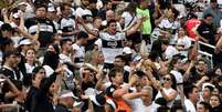 Torcida do Olimpia no Estádio Defensores del Chaco, palco da partida contra o Flamengo –  Foto: Norberto Duarte/AFP via Getty Images / Jogada10