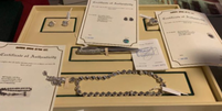 Kit de joias recebido por Bolsonaro foi oferecido em leilão nos EUA por US$ 120 mil  Foto: Reprodução