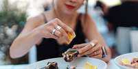 Pense bem antes de pedir ostras cruas, aconselha Marler  Foto: Getty Images / BBC News Brasil