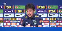 Zico faz elogios ao técnico Fernando Diniz –  Foto: Reprodução/CBFTV / Jogada10