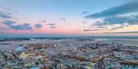 Vista aérea de Helsinque, maior cidade da Finlândia  Foto: Getty Images/ShaoChen Yang