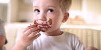 Criança pequena pode comer açúcar? Nutricionista comenta -  Foto: Shutterstock / Saúde em Dia