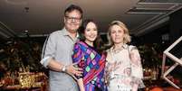 A atriz Larissa Manoela e seus pais, Gilberto e Silvana  Foto: Reprodução/Instagram/@gilberto / Estadão