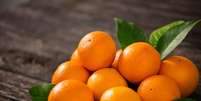 Consumir laranja ajuda a prevenir alterações na pressão sanguínea  Foto: Lucky Business | Shutterstock / Portal EdiCase