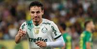 Raphael Veiga comemora o gol marcado na vitória do Palmeiras contra o Cuiabá –  Foto: Cesar Greco/Palmeiras/by Canon / Jogada10