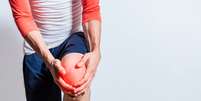 Pessoa com artrose pode fazer muscula&ccedil;&atilde;o - Shutterstock  Foto: Sport Life