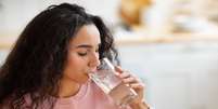 Hiponatremia: por que você não deve beber muita água de uma vez -  Foto: Shutterstock / Saúde em Dia