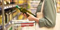 Consumidores brasileiros se queixam de azeite a R$ 30 ou até R$ 40 nos supermercados e não há perspectiva de melhora  Foto: Getty Images / BBC News Brasil