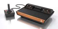 Novo Atari 2600+ é uma recriação fiel do console clássico que utiliza cartuchos.  Foto: Divulgação/Atari