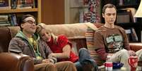 Leonard, Penny e Sheldon em The Big Bang Theory.  Foto: Adoro Cinema