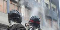 Bombeiros combatem incêndio em prédio comercial no Centro de São Paulo  Foto: Divulgação/BombeirosPMESP