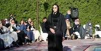 Modelo saudita apresenta coleção de abayas da princesa Safia Hussain 21/01/2021   Foto: REUTERS/Ahmed Yosri