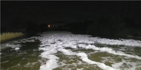 Espuma em água do Guandu faz Cedae parar abastecimento no RJ  Foto: Reprodução/TV Globo