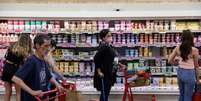 Supermercado em Nova York
10/06/2022. REUTERS/Andrew Kelly/File Photo  Foto: Reuters