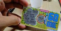 Lotex &eacute; popularmente conhecida como "raspadinha" porque para apostar o consumidor precisa usar algum objeto para raspar a cartela   Foto: Arquivo/Ag&ecirc;ncia Brasil 