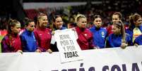 Jogadoras mostram apoio a Jennifer Hermoso   Foto: REUTERS/Henry Romero