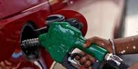 O repasse da redução do preço do diesel da Petrobras aos consumidores finais, nos postos, no entanto, não é imediato  Foto: Reuters