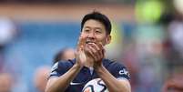 Son Heung-min comemora após vitória do Tottenham sobre o Burnley pelo Campeonato Inglês  Foto: REUTERS/Phil Noble