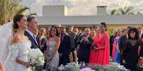 Ministro do STF Luís Roberto Barroso leva filha ao altar  Foto: Reprodução