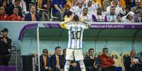 Messi provocou Van Gaal durante duelo entre Argentina e Holanda na Copa do Mundo   Foto:  IMAGO/Moritz Müller / Reuters