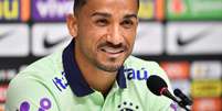 Danilo em coletiva da Sele&ccedil;&atilde;o Brasleira   Foto: PAU BARRENA/AFP via Getty Images / Esporte News Mundo
