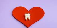 Saúde bucal impacta diretamente no coração; entenda -  Foto: Shutterstock / Saúde em Dia
