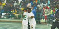 Amara Diouf entra em campo substituindo Sabaly e faz história no Senegal. Mas não fez gol –  Foto: Reprodução Twitter / Jogada10