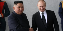 Vladimir Putin e Kim Jong-un se reuniram pessoalmente pela última vez em 2019  Foto: Getty Images / BBC News Brasil