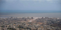 Vista da cidade de Derna após desastre, na Líbia.  Foto: Reprodução/REUTERS / Reprodução/REUTERS