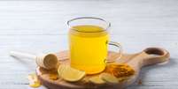 Alerta: chá de cúrcuma não é permitido pela Anvisa; entenda -  Foto: Shutterstock / Saúde em Dia